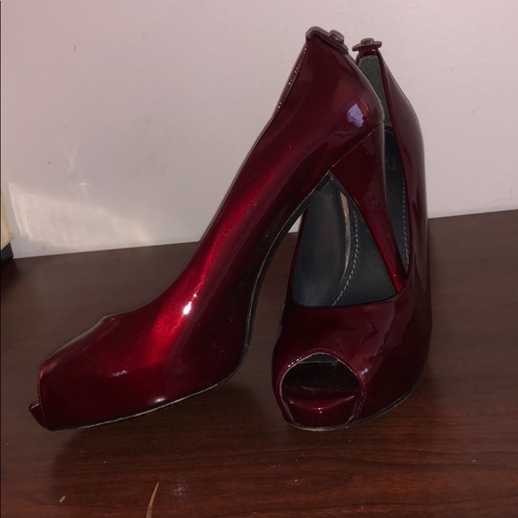 Stunning Wine Stuart Weitzman Heels - 2 inch - 9M - Picture 5 of 8
